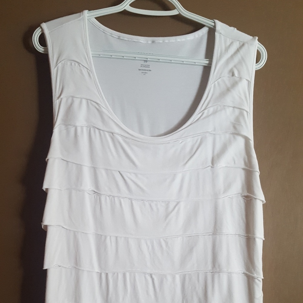💸❌White ruffle blouse